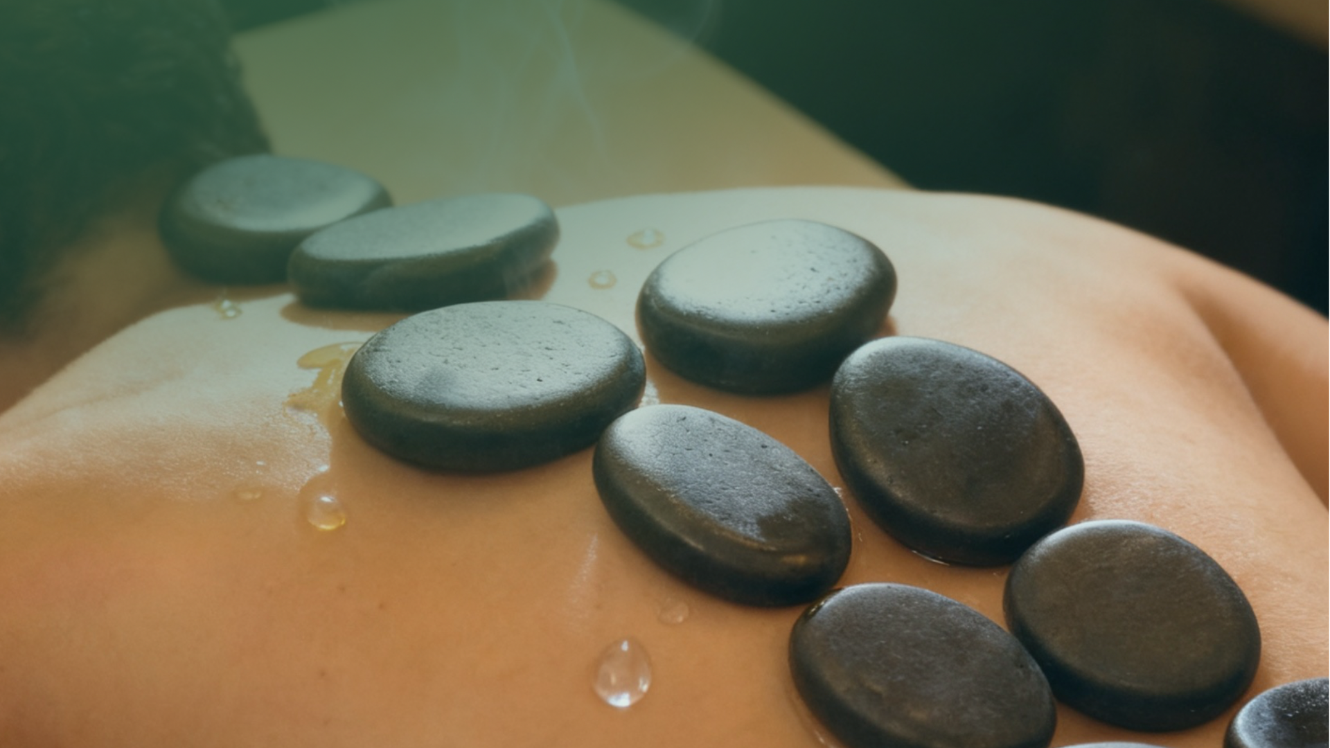 مساج الأحجار الساخنة